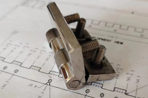 Vibration-proof Best-selling Studs Hinge On Google